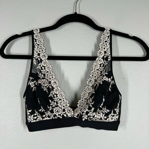 Wacoal Black Bralette Embrace Lace Wire Free Bra Size 36(A B C) 852191